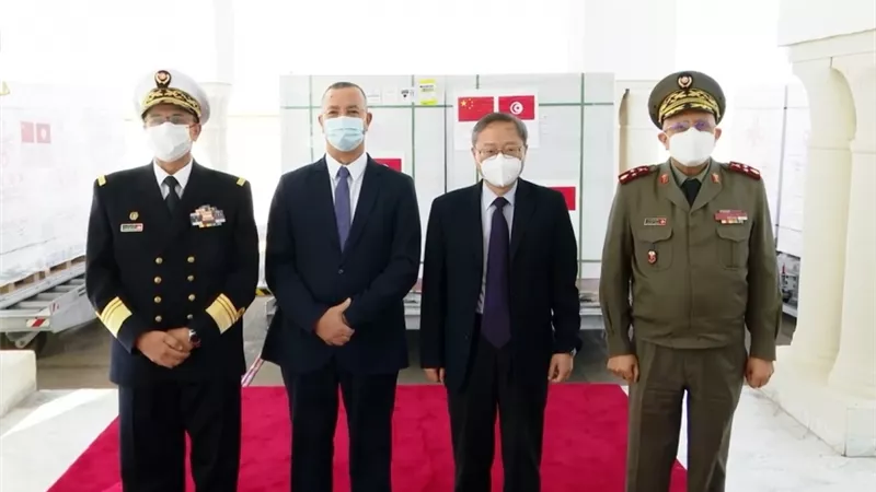 مقدمة من الصين.. تونس تتسلم مليون جرعة من لقاحات كورونا