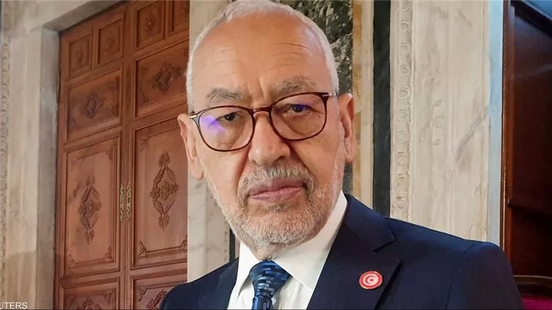 الغنوشي في ورطة.. كيف وقع زعيم إخوان تونس في شر أعماله؟