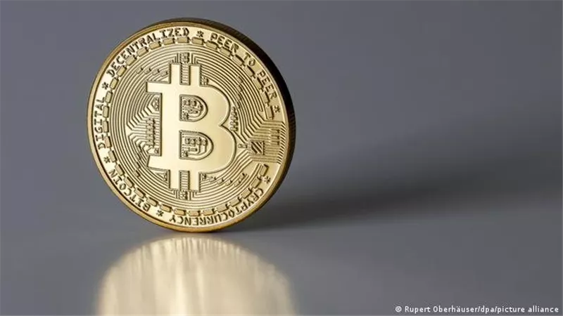 أسعار البيتكوين تستقر عند حدود 34000 دولار
