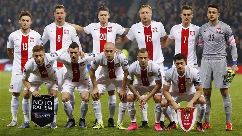 منتخب بولندا يتأهل لنهائي الملحق الأوروبي لكأس العالم بعد إستبعاد روسيا