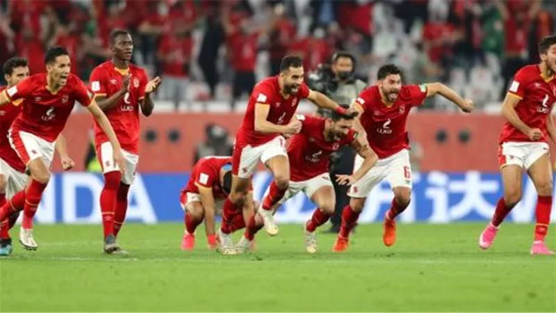 الأهلي يتقدم بثنائية على الرجاء المغربي في الشوط الأول 