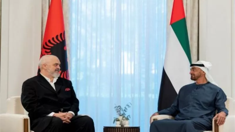 ولي عهد أبوظبي ورئيس وزراء ألبانيا يبحثان تعزيز علاقات البلدين