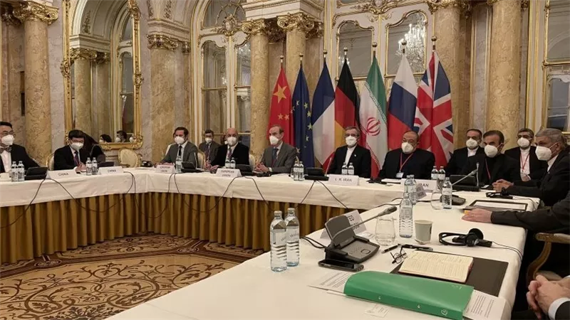 قبل ساعات من توقيع الإتفاق النووي.. روسيا تضع عصا في عجلة مفاوضات فيينا