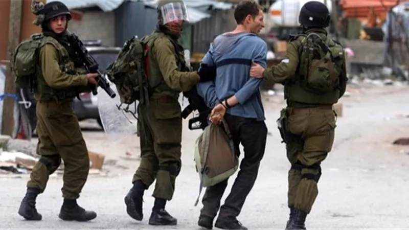 إسرائيل.. اعتقال 16 فلسطينيًا من الضفة الغربية