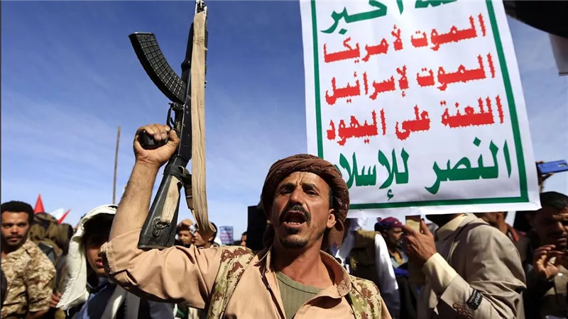 قاتل المدنيين.. هل يُحاصر العالم الحوثي بعد إرهابه داخل وخارج اليمن؟