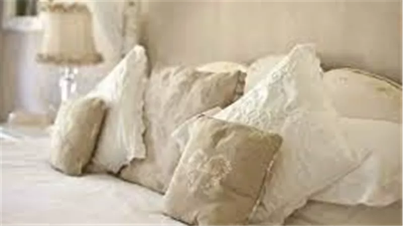 كيفية إزالة البقع الصفراء من الوسائد