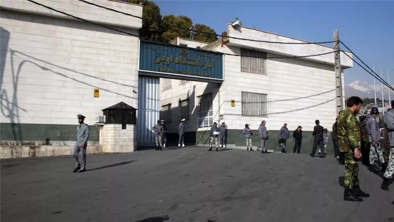 إيران تمنح معتقلا أمريكيا بريطانيا 