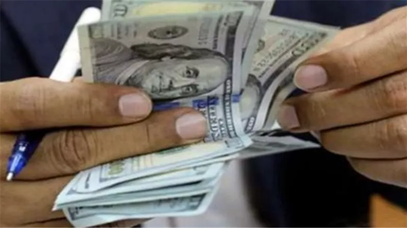 سعر الدولار اليوم في البنك الأهلي وبنك مصر.. تعرف على آخر تحديث