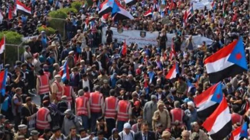قبائل الجنوب العربي ترفع الجاهزية.. دعوة عاجلة لمواجهة الحوثيين وحماية الحدود