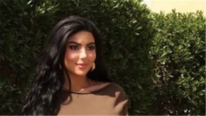 كارولين عزمي في ظهور مختلف.. السينما المصرية حاضرة على السجادة الحمراء