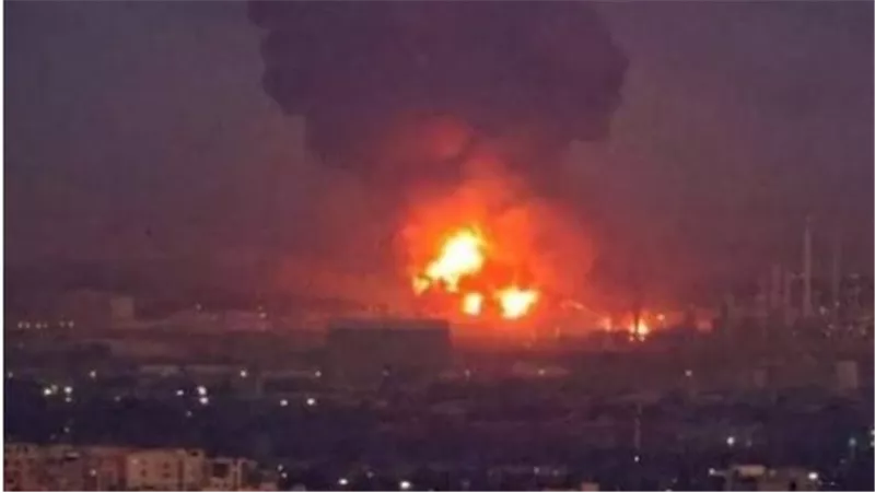  دوي انفجارات يهز مدينة سيريك جنوب إيران.. والمصدر غير معلوم 