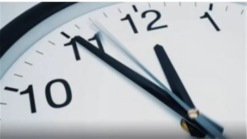 موعد تأخير الساعة 60 دقيقة.. متى يبدأ التوقيت الشتوي 2026؟
