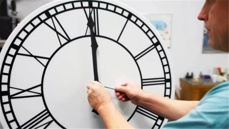 موعد تغيير الساعة 2026 في مصر.. تفاصيل التوقيت الشتوي كاملة