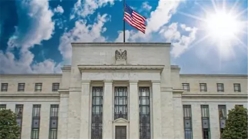 قرار تاريخي يقترب.. هل يرفع الفيدرالي الأمريكي الفائدة لأول مرة منذ 2023؟