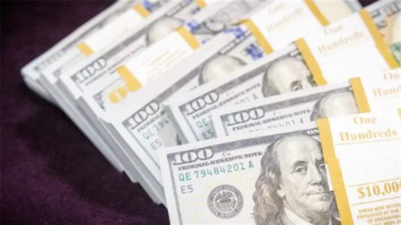 الدولار يستقر مجددًا.. هل تغيّر سعره عن تعاملات أمس؟