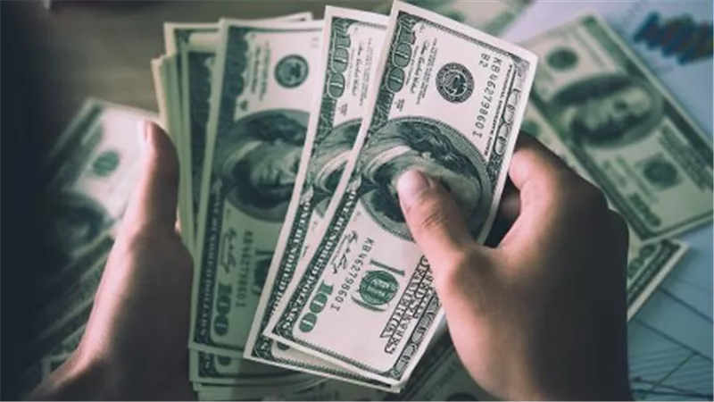 قبل ما تشتري أو تبيع.. اعرف سعر الدولار اليوم في البنوك