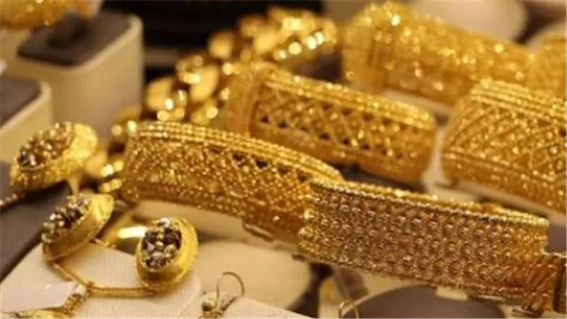 سعر الذهب يفاجئ السوق.. هل نرى عيار 21 عند 6400 جنيه؟
