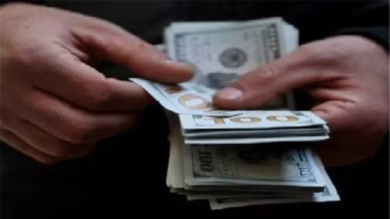 سعر الدولار أمام الجنيه.. هل يستمر الاستقرار بعد عودة البنوك؟