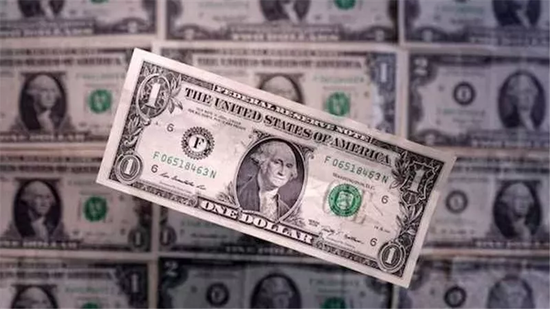 52 جنيهًا تقترب.. ماذا ينتظر سعر الدولار أمام الجنيه؟