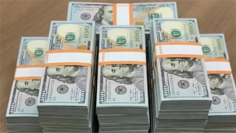 فرق القروش يلفت الانتباه.. أسعار الدولار اليوم كاملة
