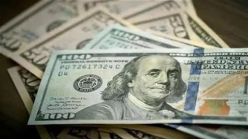 100 دولار بكام اليوم؟.. تعرف على سعر العملة الأمريكية في البنوك
