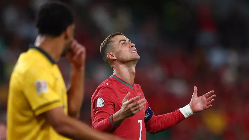 بعد الأزمة مع جيسوس.. تقارير: رونالدو يتخذ قرارًا بالاعتزال الدولي مع منتخب البرتغال