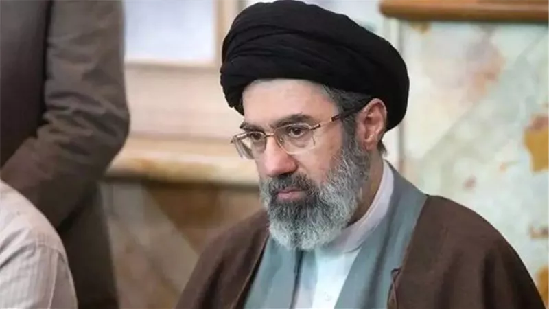  مرشد إيران: الضربات المؤلمة لحماة مضيق هرمز منعت الأعداء من تجاوز بحر العرب 