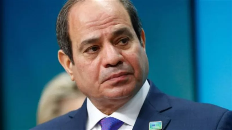 الرئيس السيسي يحيي قادة حرب أكتوبر وأسرة الرئيس الراحل أنور السادات