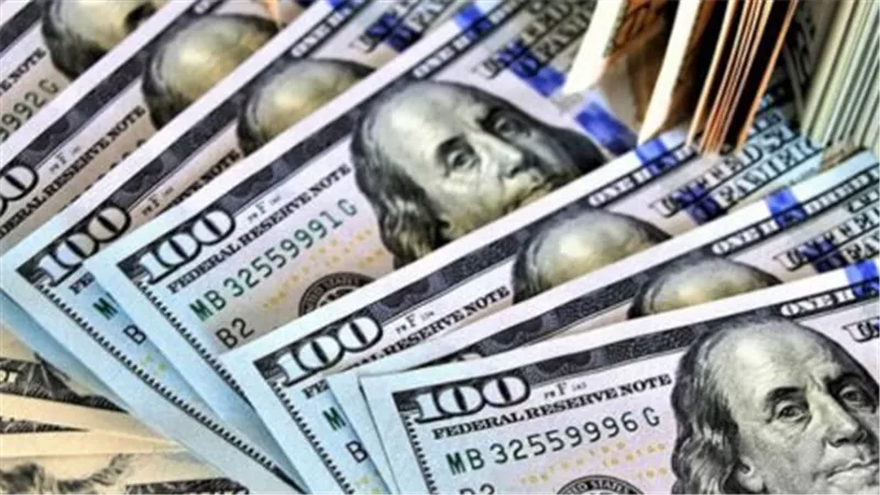مفاجأة في سعر الدولار اليوم.. كم سجل الأخضر في البنك الأهلي وبنك مصر؟