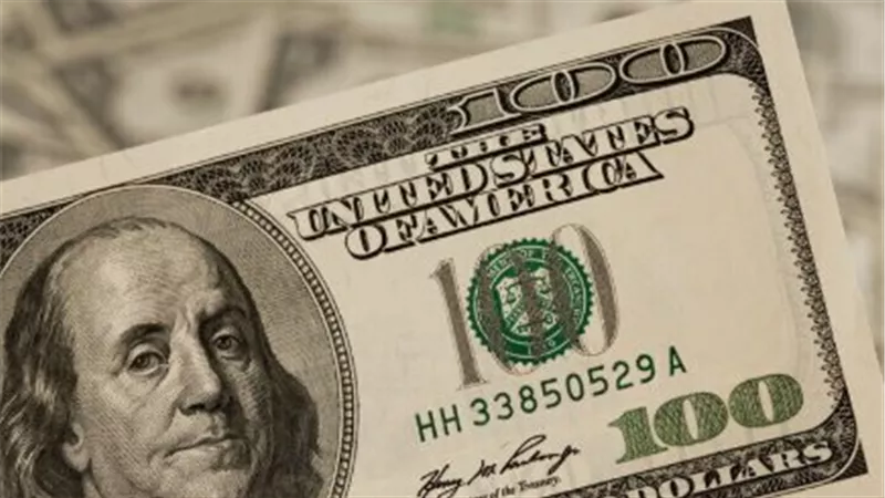 الأخضر يحافظ على مستواه.. كم بلغ سعر الدولار اليوم في البنوك؟