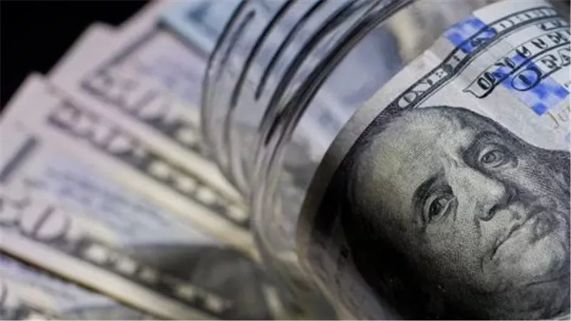 الدولار يترقب التحرك.. تعرف على أسعاره اليوم في 11 بنكًا