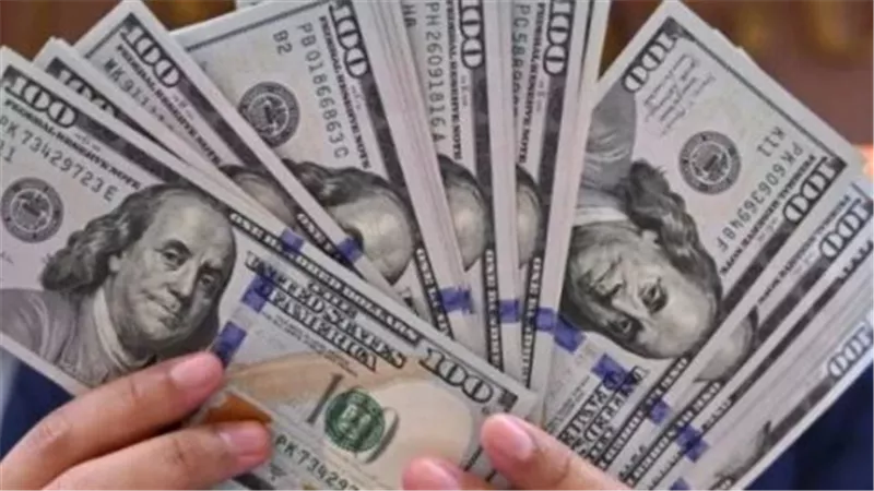 سعر الدولار مقابل الجنيه اليوم.. تعرف على أسعار العملة الأمريكية في 11 بنكًا