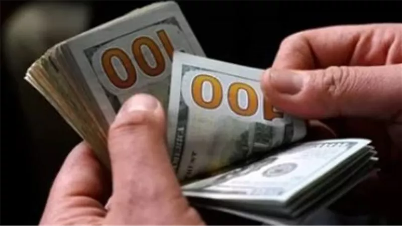 سعر الدولار اليوم في البنك المركزي والبنوك.. تعرف على آخر تحديث