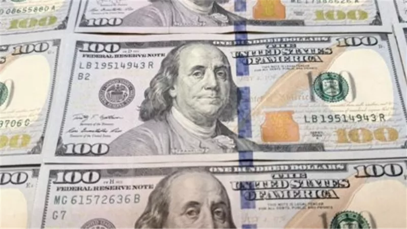 قبل ما تشتري الدولار أو تبيعه.. تعرف على الأسعار الجديدة بالبنوك