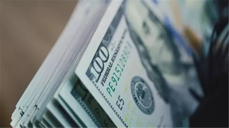 الدولار يواصل التداول فوق 52 جنيهًا.. تفاصيل الأسعار في 10 بنوك