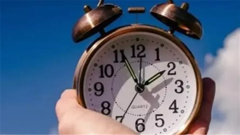 التوقيت الشتوي 2026.. موعد تغيير الساعة وتأثيره على الحياة اليومية