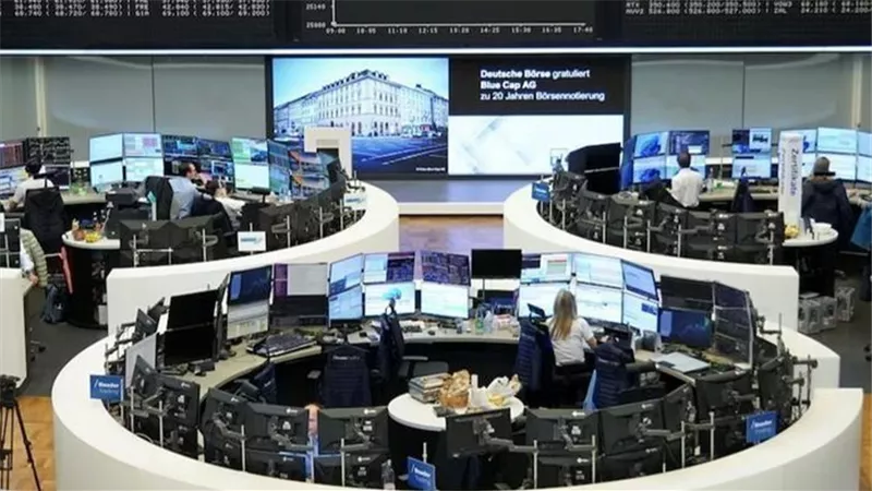  أسهم أوروبا تغلق مرتفعة بقيادة من البنوك.. والنفط قرب قمة أسبوعين 