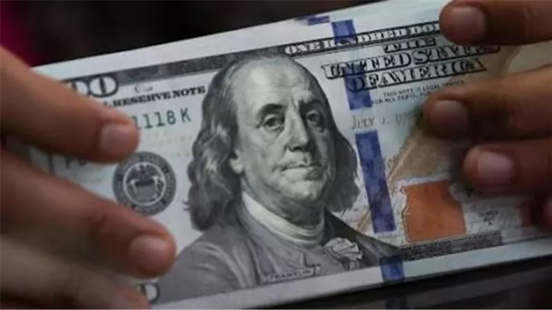 الدولار تحت سقف 54 جنيهًا.. إليك أسعار الشراء والبيع في 9 بنوك