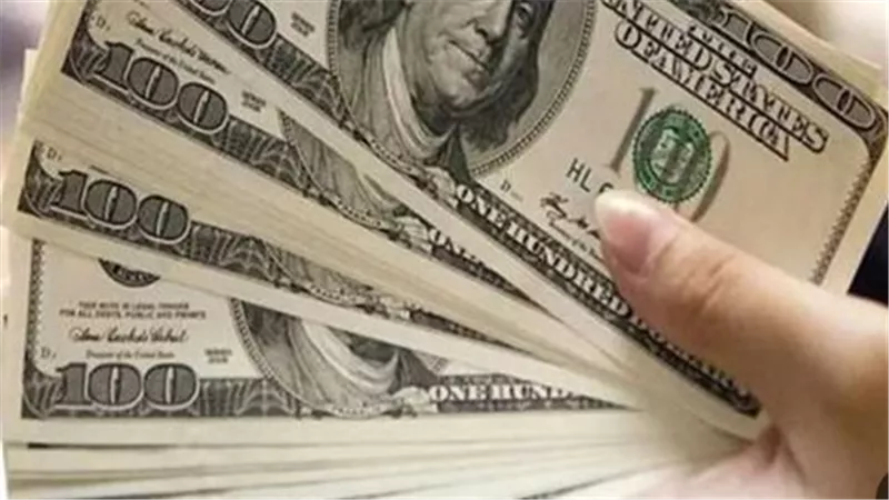 قبل الوصول إلى 54 جنيهًا.. ماذا حدث لسعر الدولار مقابل الجنيه؟
