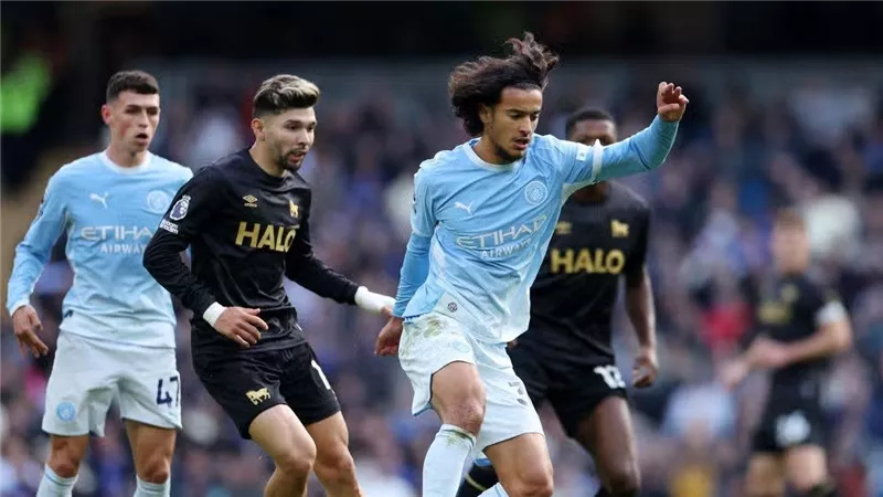 مانشستر سيتي يحقق فوزا مثيرا على إيبسويتش تاون ويتصدر الدوري الإنجليزي مانشستر سيتي يحقق فوزا مثيرا على إيبسويتش تاون ويتصدر الدوري الإنجليزي