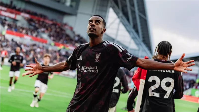 ليفربول يقلب الطاولة على برينتفورد ويحقق انتصارًا مثيرًا في الدوري الإنجليزي ليفربول يقلب الطاولة على برينتفورد ويحقق انتصارًا مثيرًا في الدوري الإنجليزي