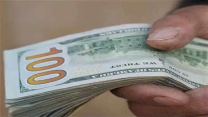 سعر شراء الدولار وبيعه اليوم.. تفاصيل الأسعار في البنوك المصرية