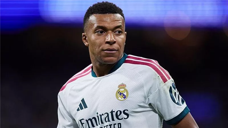 كيليان مبابي يتوج بجائزة أونزي الذهبية لعام 2026 كيليان مبابي يتوج بجائزة أونزي الذهبية لعام 2026