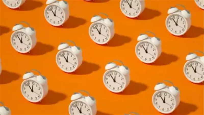 هل تتغير الساعة تلقائيًا على هاتفك؟ خطوات مهمة قبل بدء التوقيت الشتوي