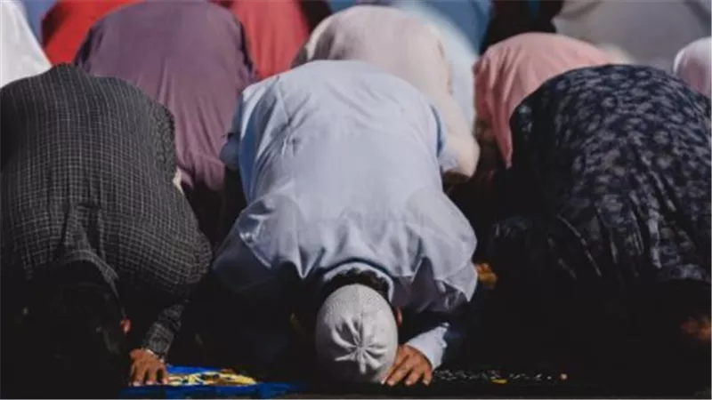 موعد أذان المغرب اليوم في مصر.. مواقيت الصلاة كاملة بالقاهرة والإسكندرية والصعيد