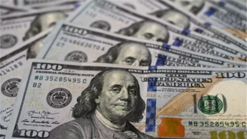 كم بلغ سعر الدولار اليوم؟ مقارنة بين أسعار الشراء والبيع في البنوك