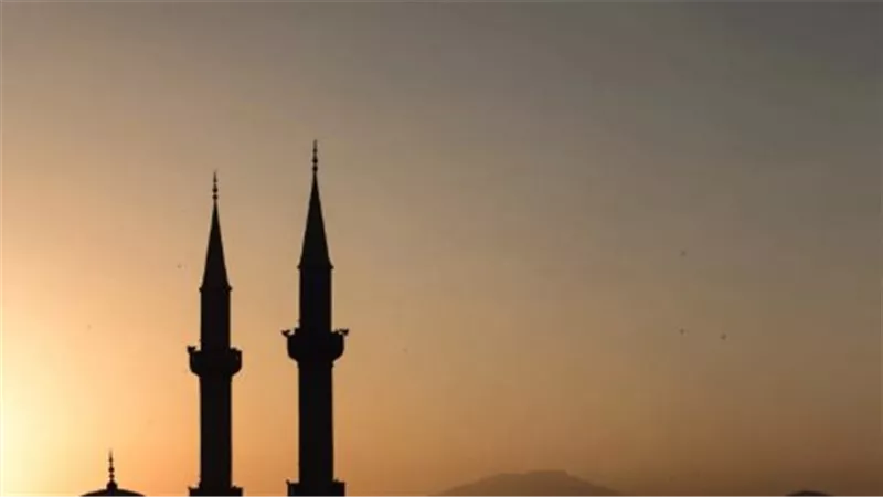 قبل أذان الظهر اليوم.. تعرف على مواقيت الصلاة في القاهرة والمحافظات