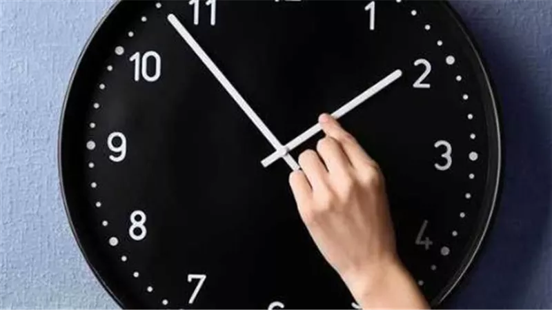 مع اقتراب نهاية أكتوبر.. موعد تغيير الساعة وطريقة ضبط الهواتف