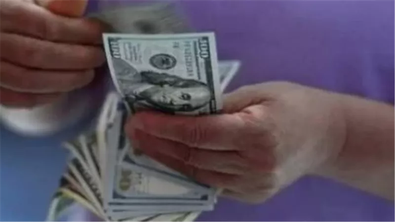 سعر الدولار مقابل الجنيه المصري اليوم.. الأخضر يسجل 55.35 جنيه للبيع