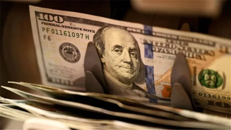 سعر الدولار مقابل الجنيه اليوم.. تحديث أسعار العملة الأمريكية في 10 بنوك مصرية